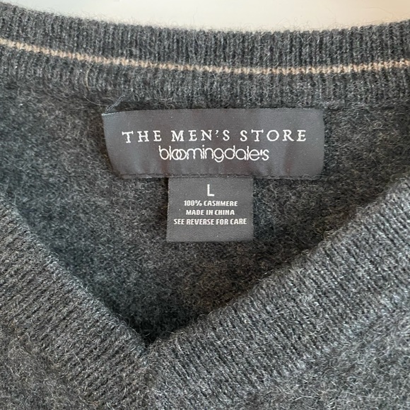 Bloomingdale’s Men’s Cashmere sweater - Picture 6 of 6